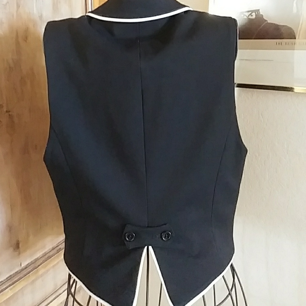 Forever 21 women's vest. - Picture 2 of 5